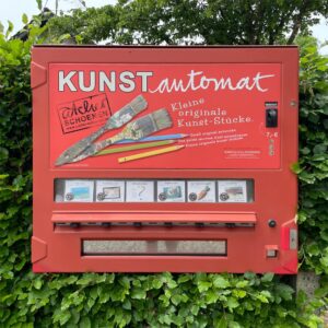 Der Kunstautomat am Stelier Schoenen in Raeren Eynatten Belgien Ostbelgien Kunstwerke zu Ziehen