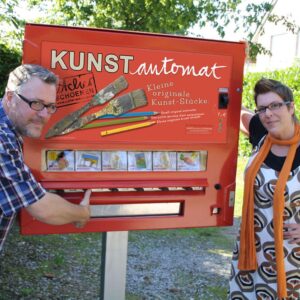 Der Kunstautomat am Stelier Schoenen in Raeren Eynatten Belgien Ostbelgien Kunst zum Ziehen aus dem Automaten