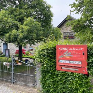 Der Kunstautomat am Stelier Schoenen in Raeren Eynatten Belgien Ostbelgien Kunst zum Ziehen aus dem Automaten